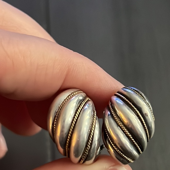 Tiffany & Co Two Tone Shell Earrings (AUTHENTIC) - Picture 3 of 7